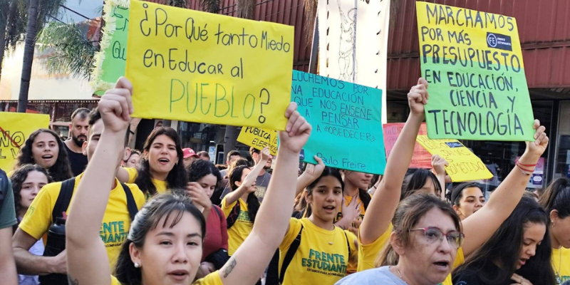 marcha universitaria Mnes