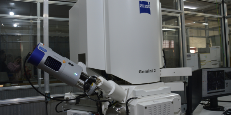 Mundo microscópico: La UNaM dispone de un centro científico de alta complejidad geminisem460