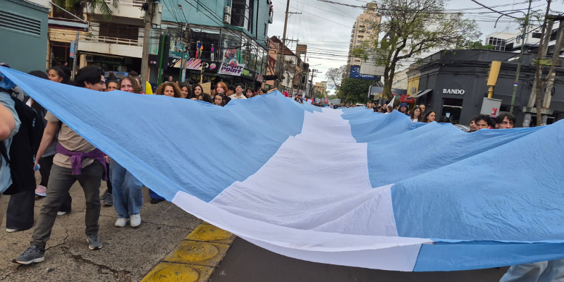 bandera arg marcha univ